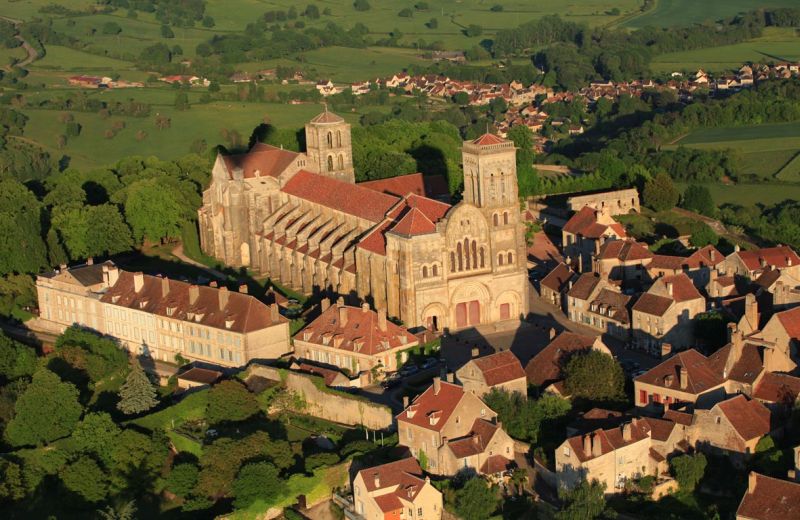 https://espace-ptl.ancv.com/appli/butterfly/data/medias_PA/PHOTOS/437415001001/437415001001t47eKU4bTk-Basilique de Vézelay leger.jpg